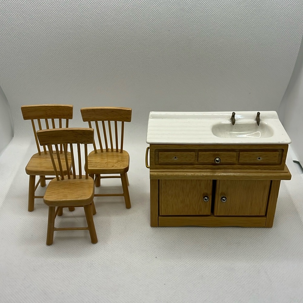 Dollhouse Ceramic Oak kitchen sink and 3 Oak chairs